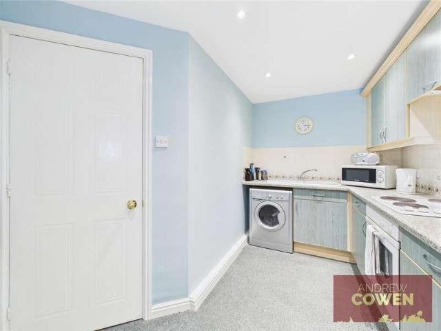 2 bed flat for sale
