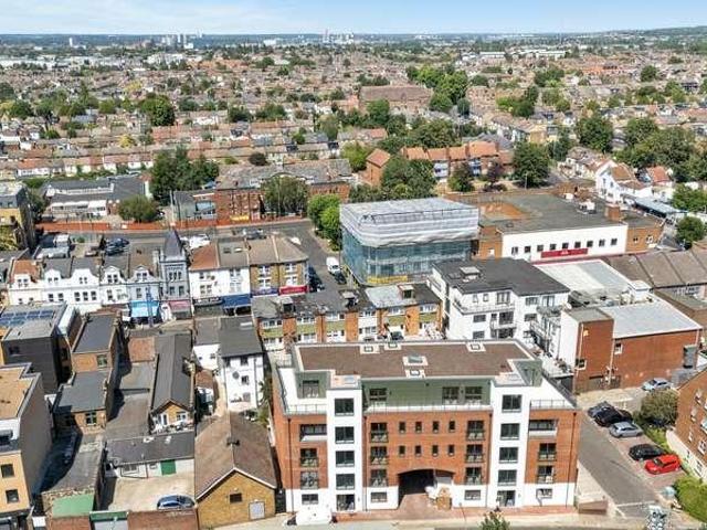 2 bed flat for sale