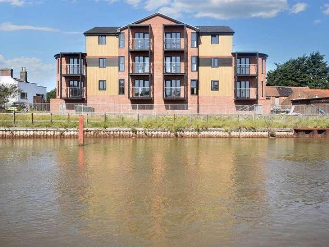 2 bed flat for sale