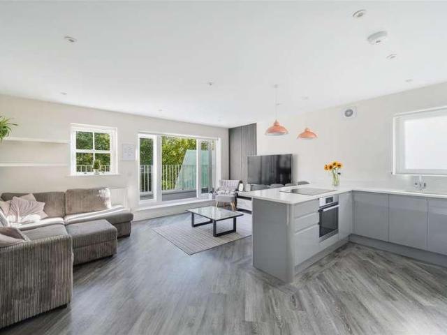 2 bed flat for sale