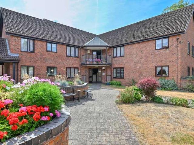 2 bed flat for sale