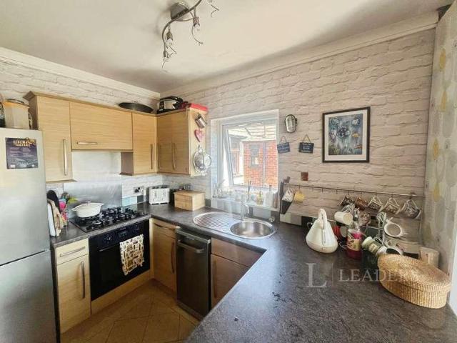 2 bed flat for sale