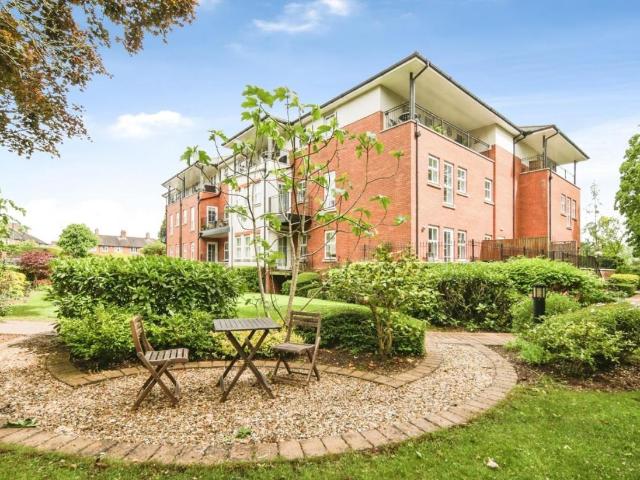 2 bed flat for sale