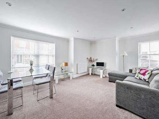 2 bed flat for sale