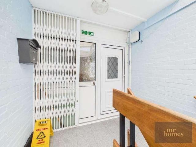2 bed flat for sale