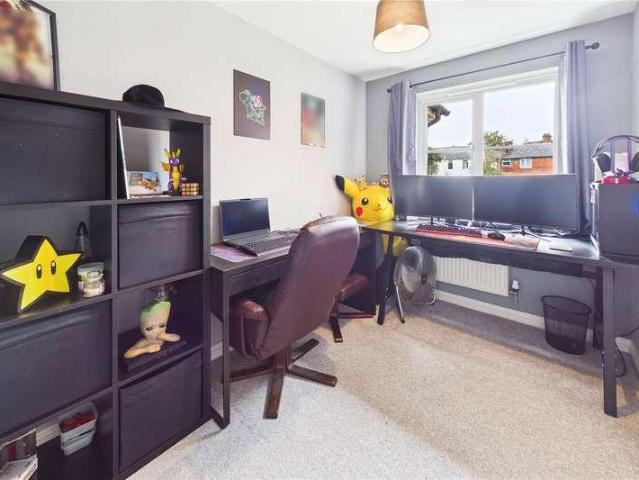 2 bed flat for sale