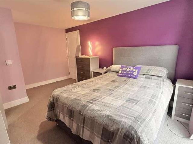 2 bed flat for sale