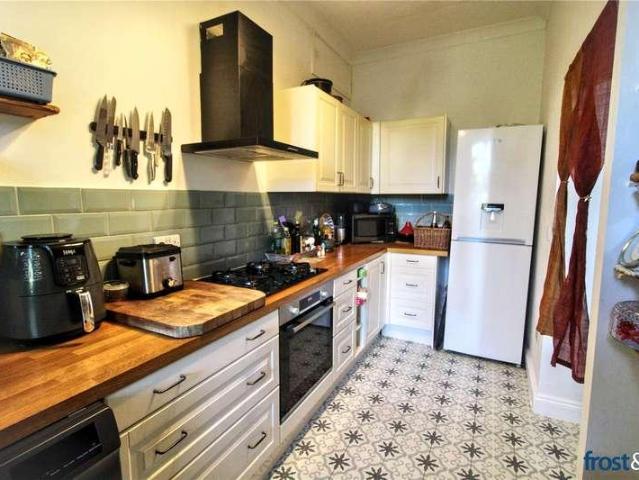 2 bed flat for sale