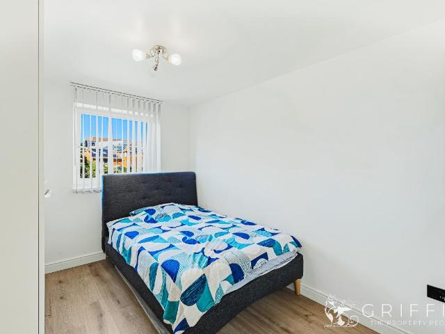 2 bed flat for sale