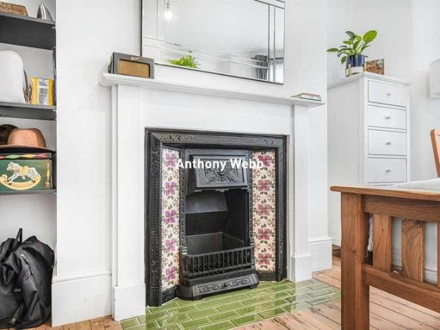 2 bed flat for sale