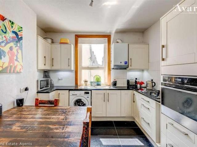 2 bed flat for sale