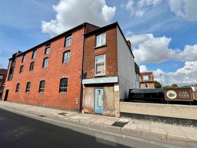 2 bed flat for sale