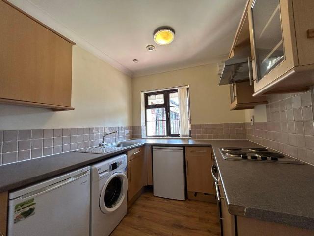 2 bed flat for sale