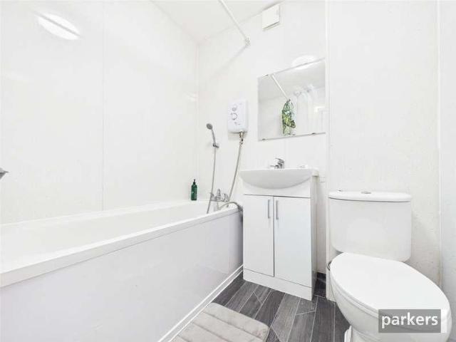 2 bed flat for sale