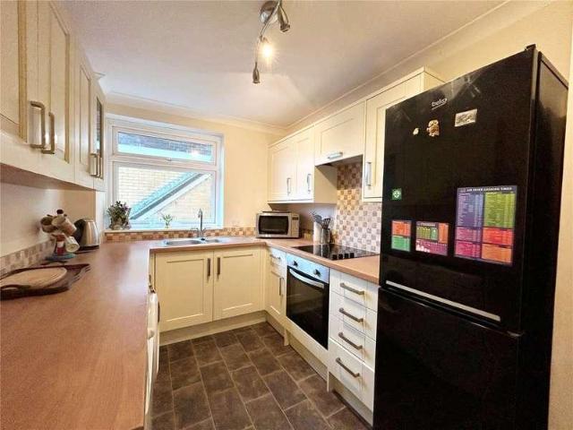 2 bed flat for sale