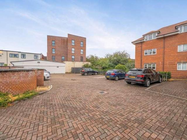 2 bed flat for sale