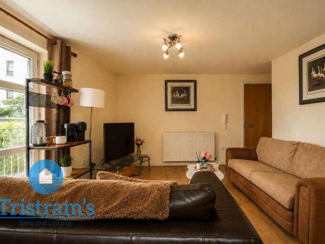 2 bed flat for sale