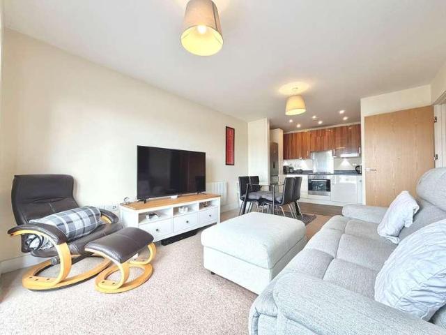 2 bed flat for sale