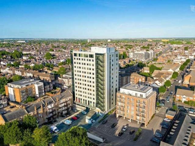 2 bed flat for sale