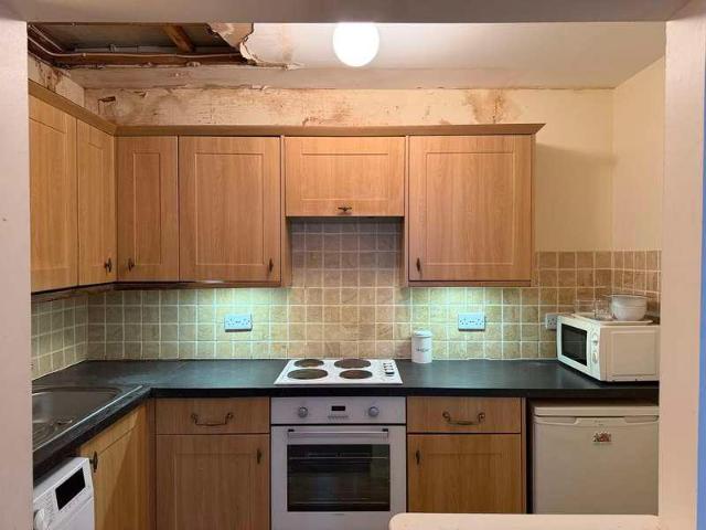 2 bed flat for sale