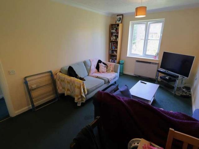 2 bed flat for sale