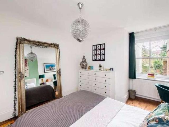 2 bed flat for sale