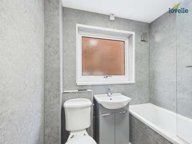 2 bed flat for sale