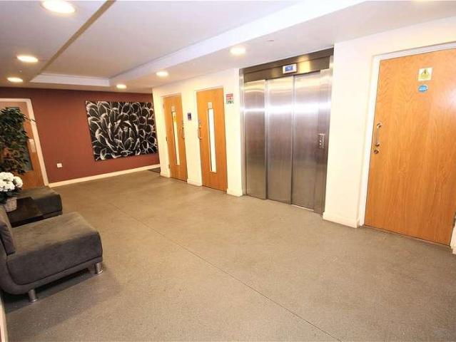 2 bed flat for sale