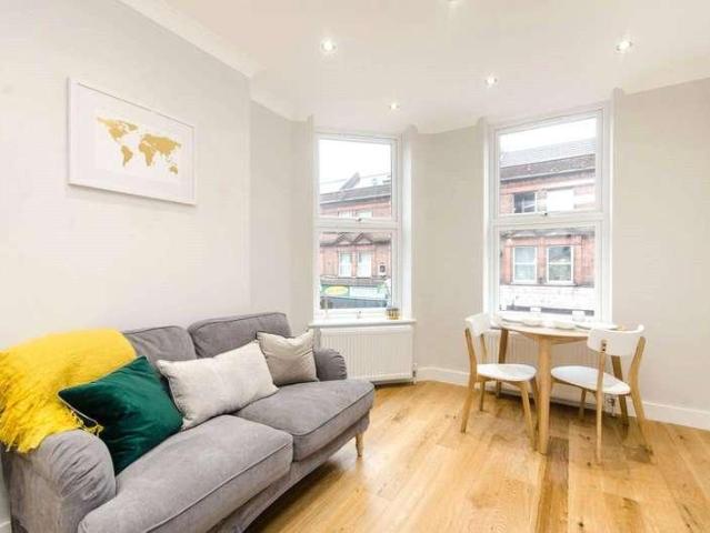 2 bed flat for sale