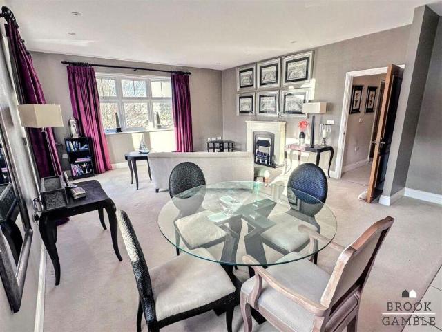 2 bed flat for sale
