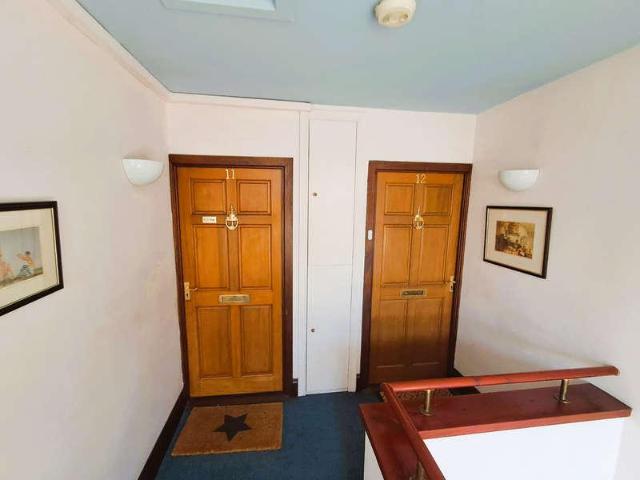 2 bed flat for sale