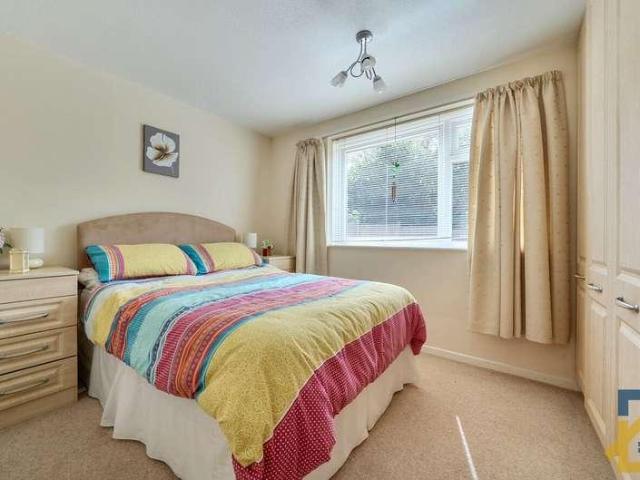 2 bed flat for sale