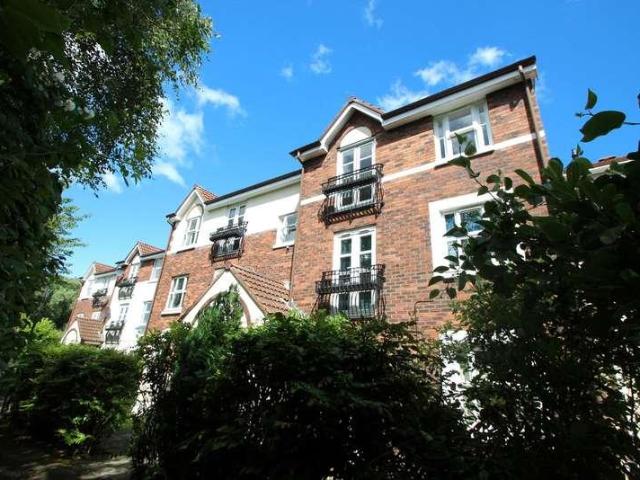 2 bed flat for sale