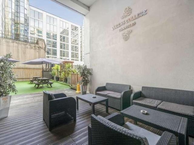 2 bed flat for sale