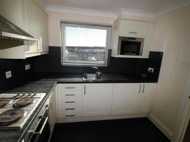 2 bed flat for sale