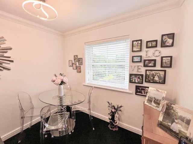 2 bed flat for sale