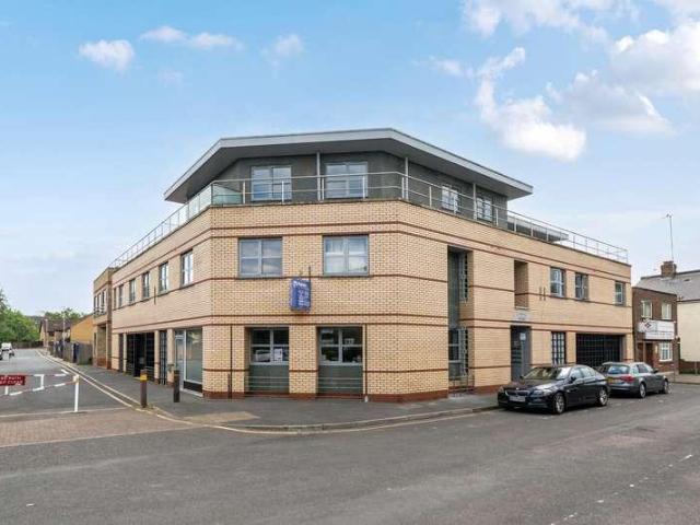 2 bed flat for sale