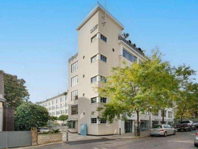 2 bed flat for sale