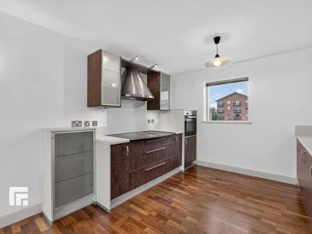 2 bed flat for sale