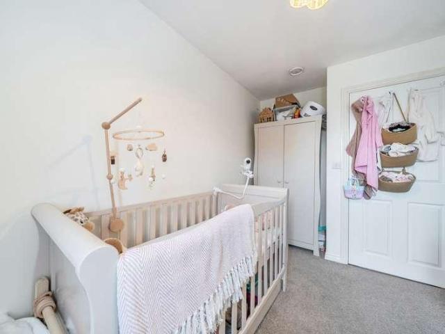 2 bed flat for sale