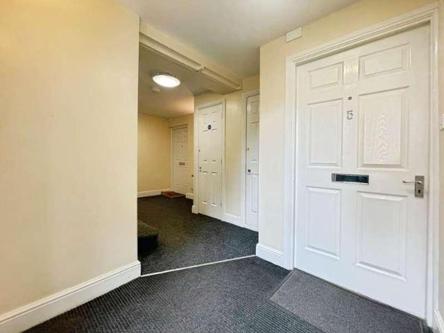 2 bed flat for sale