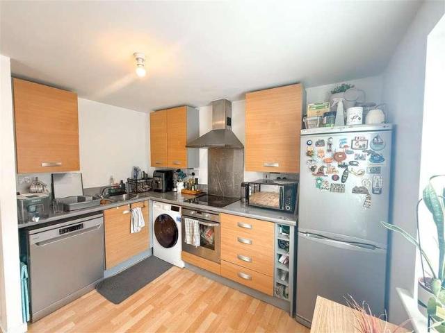 2 bed flat for sale
