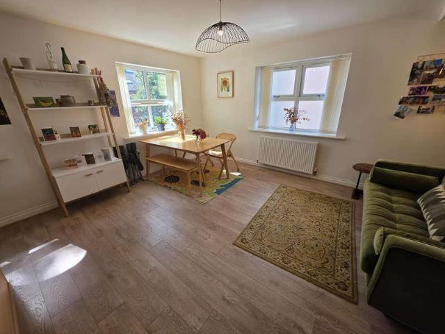 2 bed flat for sale