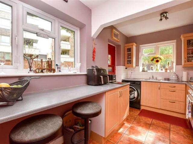 2 bed flat for sale
