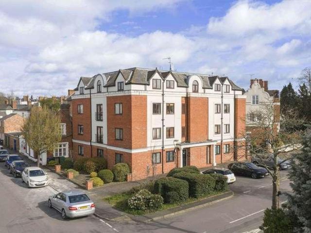 2 bed flat for sale