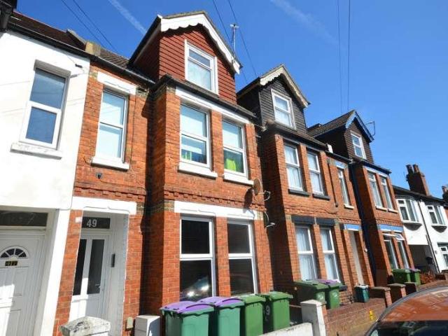 2 bed flat for sale
