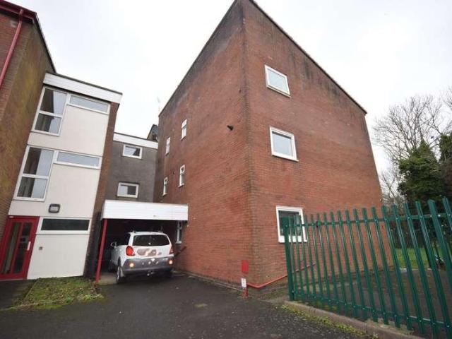 2 bed flat for sale
