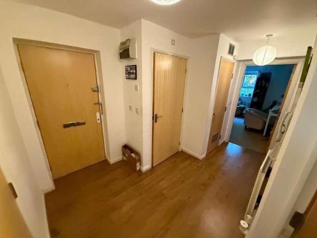 2 bed flat for sale