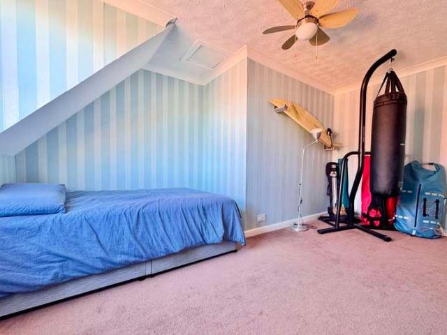 2 bed flat for sale