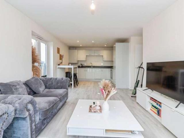 2 bed flat for sale
